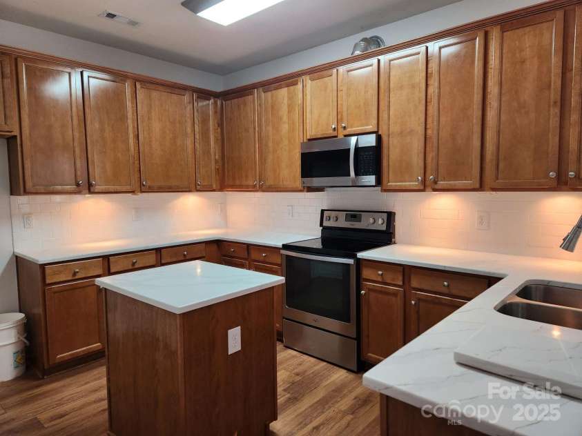 3440 Pickney Bluff Street, Fort Mill, SC 29715.  MLS# CAR4210729, YatesRealty ID 6835. 