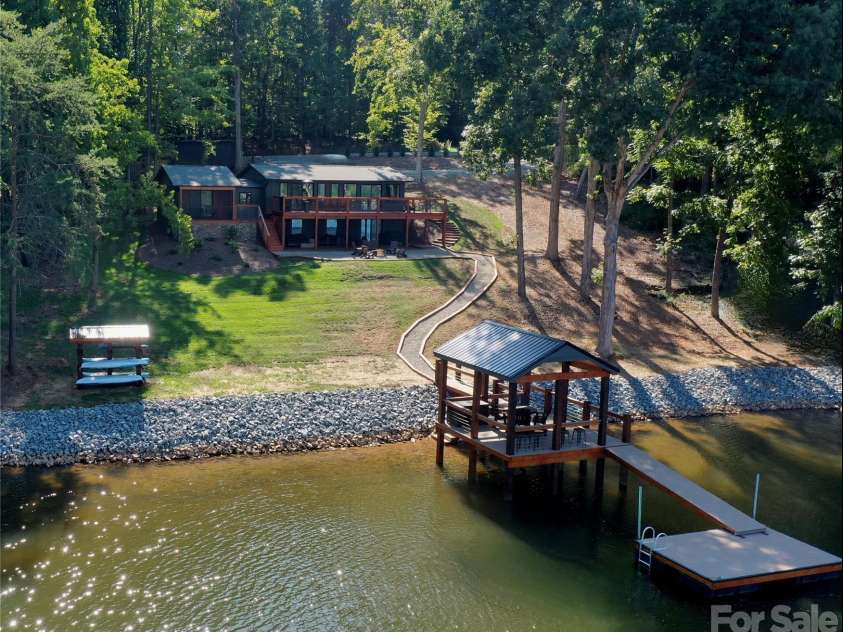128 Wickford Lane, Mooresville, NC 28117.  MLS# CAR4355528, YatesRealty ID 6836. 