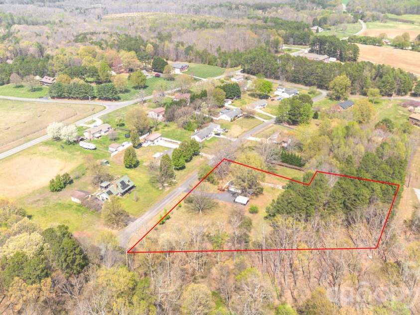 3921 Peach Street, Newton, NC 28658.  MLS# CAR4357267, YatesRealty ID 6838. 