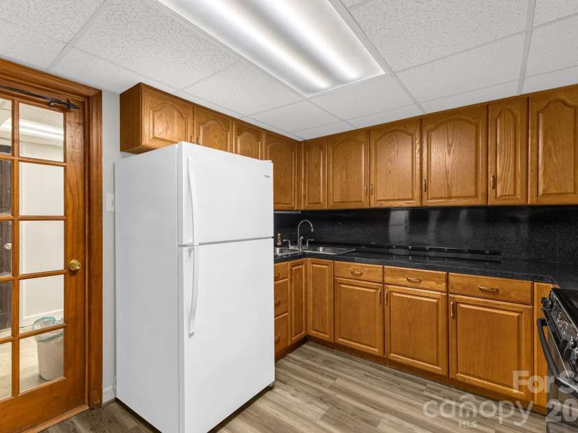3921 Peach Street, Newton, NC 28658.  MLS# CAR4357267, YatesRealty ID 6838. Kitchen basement
