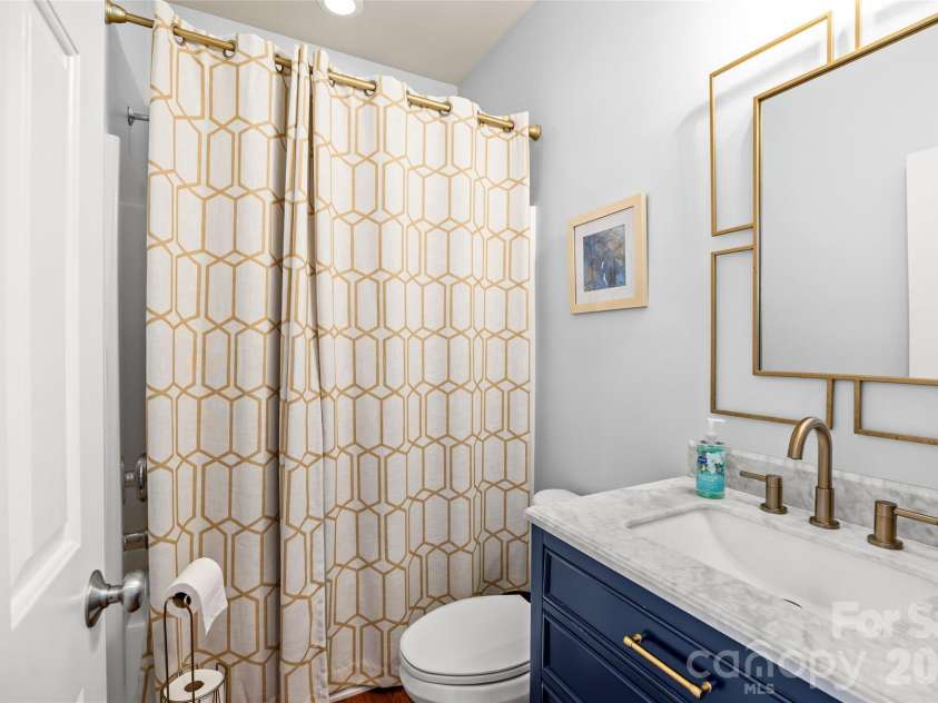 16532 Flintrock Falls Lane, Charlotte, NC 28278.  MLS# CAR4335603, YatesRealty ID 6839. 