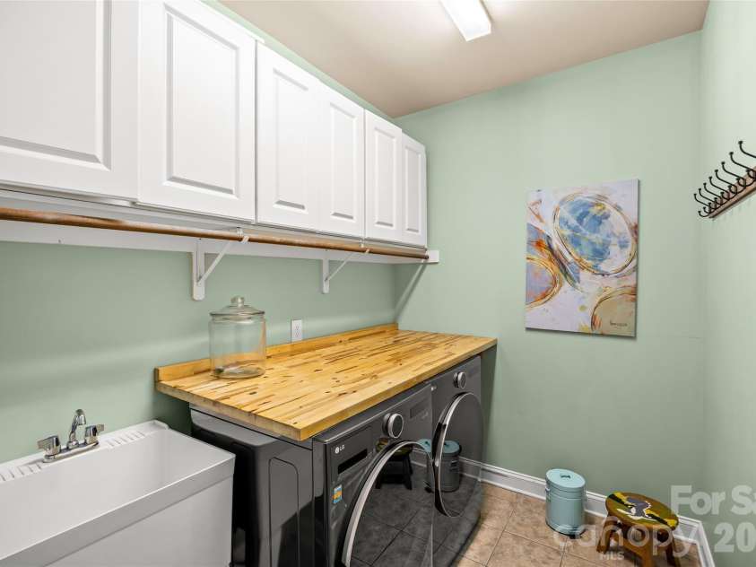 16532 Flintrock Falls Lane, Charlotte, NC 28278.  MLS# CAR4335603, YatesRealty ID 6839. 