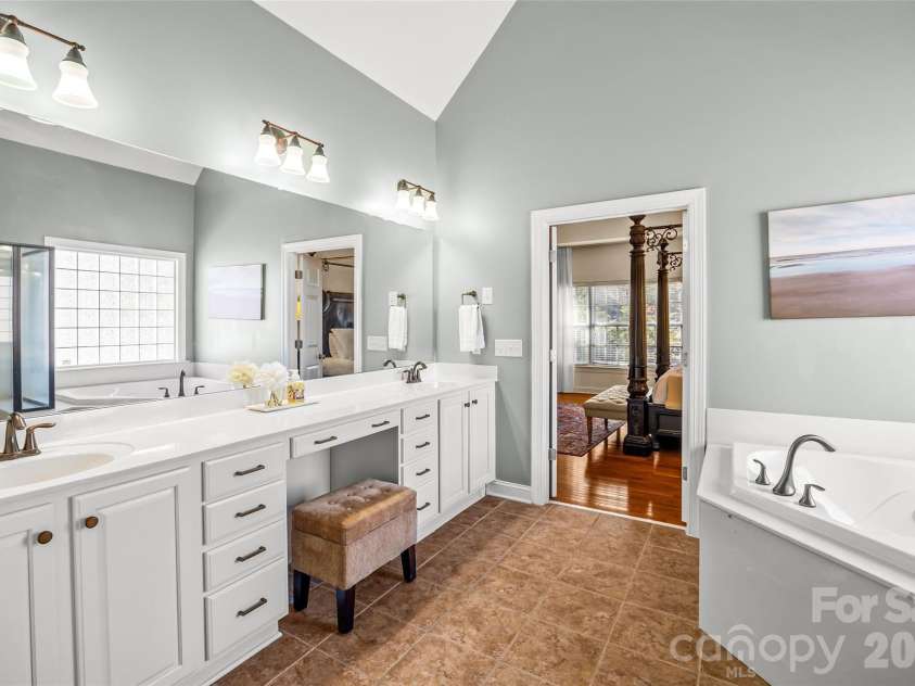 16532 Flintrock Falls Lane, Charlotte, NC 28278.  MLS# CAR4335603, YatesRealty ID 6839. 