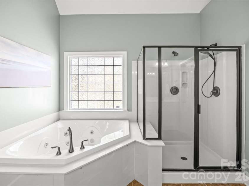 16532 Flintrock Falls Lane, Charlotte, NC 28278.  MLS# CAR4335603, YatesRealty ID 6839. 