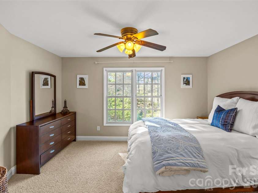 16532 Flintrock Falls Lane, Charlotte, NC 28278.  MLS# CAR4335603, YatesRealty ID 6839. 