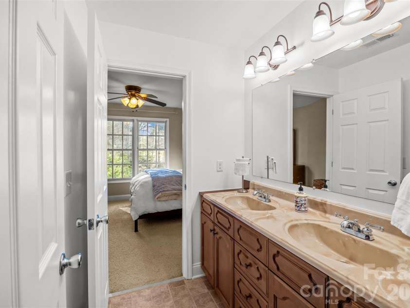 16532 Flintrock Falls Lane, Charlotte, NC 28278.  MLS# CAR4335603, YatesRealty ID 6839. 