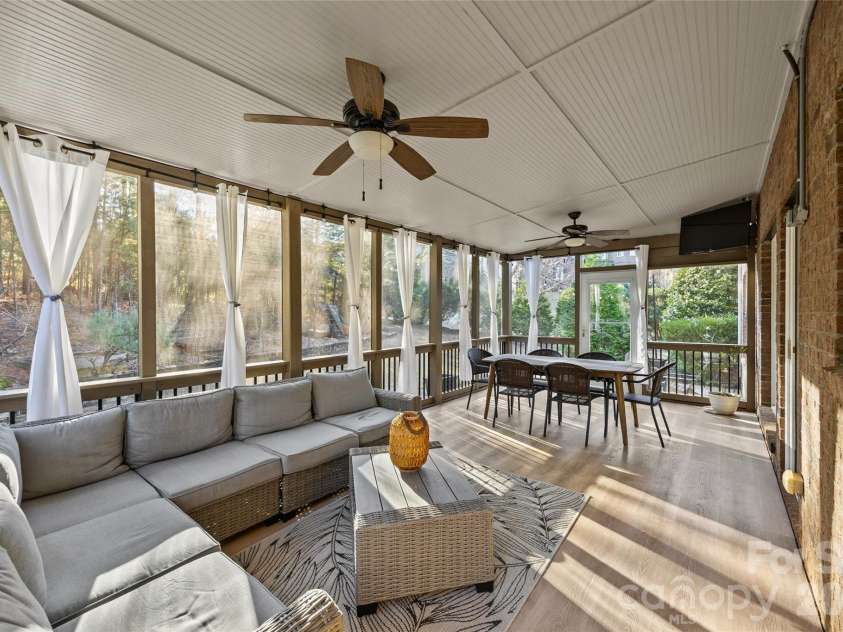 16532 Flintrock Falls Lane, Charlotte, NC 28278.  MLS# CAR4335603, YatesRealty ID 6839. 