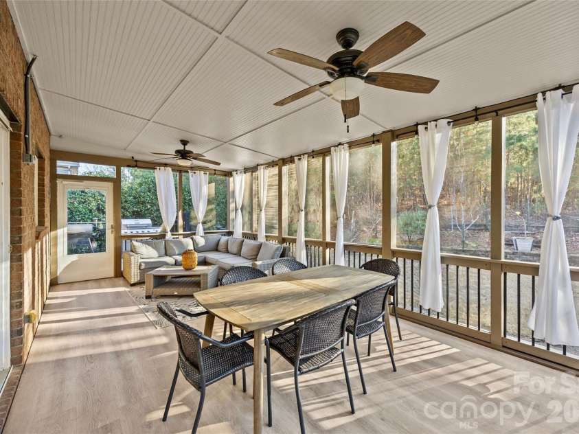 16532 Flintrock Falls Lane, Charlotte, NC 28278.  MLS# CAR4335603, YatesRealty ID 6839. 