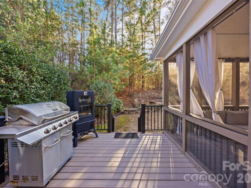 16532 Flintrock Falls Lane, Charlotte, NC 28278.  MLS# CAR4335603, YatesRealty ID 6839. 