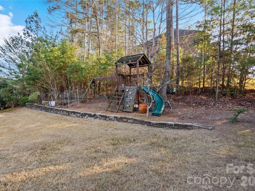 16532 Flintrock Falls Lane, Charlotte, NC 28278.  MLS# CAR4335603, YatesRealty ID 6839. 