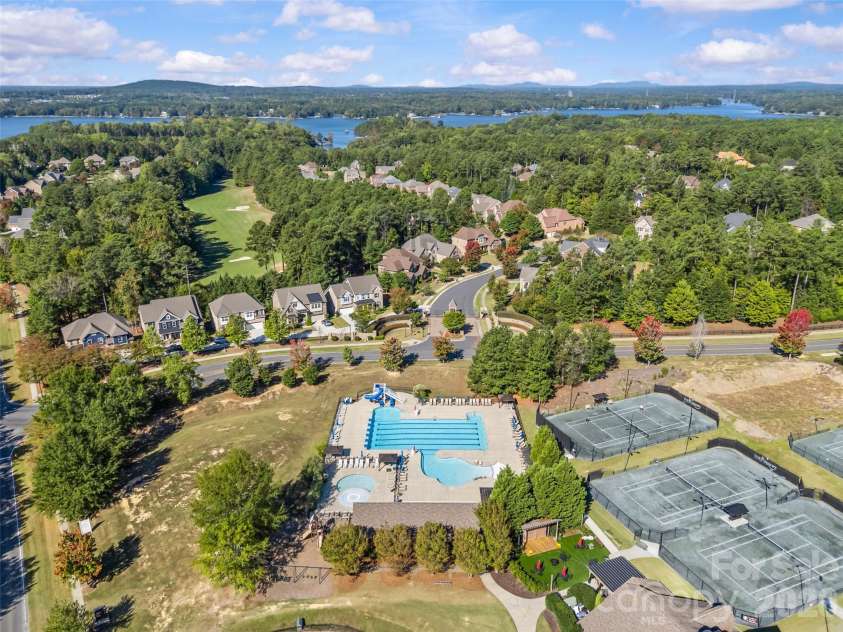 16532 Flintrock Falls Lane, Charlotte, NC 28278.  MLS# CAR4335603, YatesRealty ID 6839. 