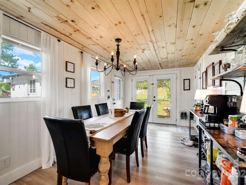 2145 Old Murphy Road, Franklin, NC 28734.  MLS# CAR4192245, YatesRealty ID 684. Dinning Area