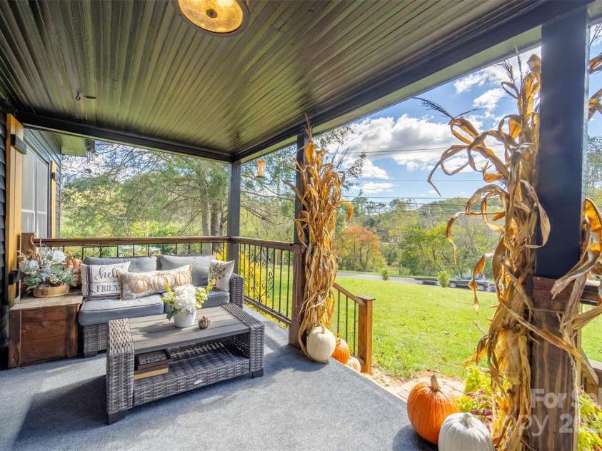 2145 Old Murphy Road, Franklin, NC 28734.  MLS# CAR4192245, YatesRealty ID 684. Front Porch