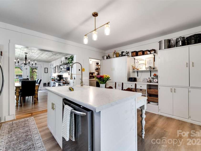 2145 Old Murphy Road, Franklin, NC 28734.  MLS# CAR4192245, YatesRealty ID 684. Kitchen