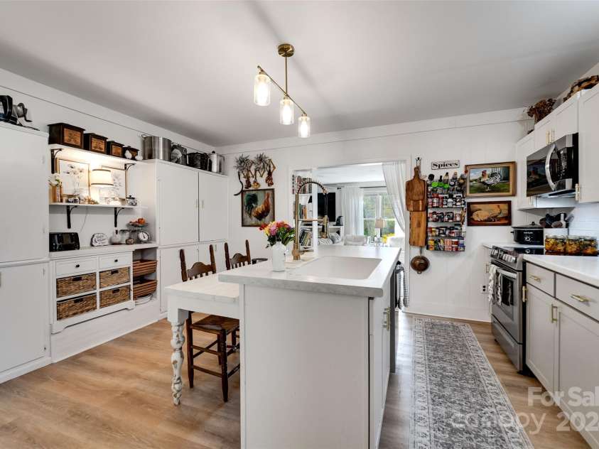 2145 Old Murphy Road, Franklin, NC 28734.  MLS# CAR4192245, YatesRealty ID 684. Kitchen