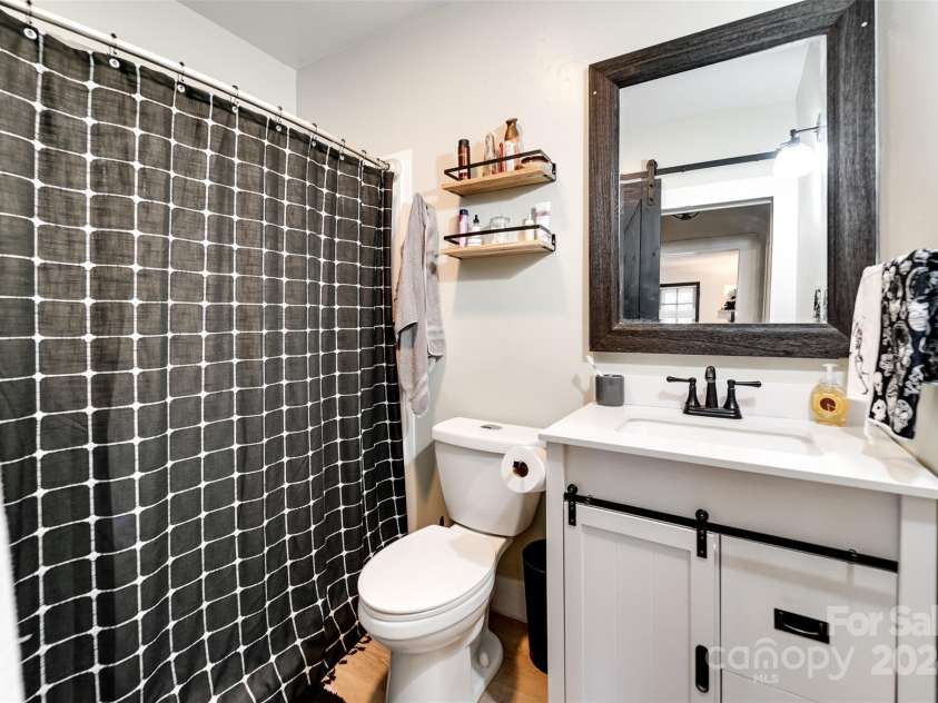 2145 Old Murphy Road, Franklin, NC 28734.  MLS# CAR4192245, YatesRealty ID 684. Main Level Bath