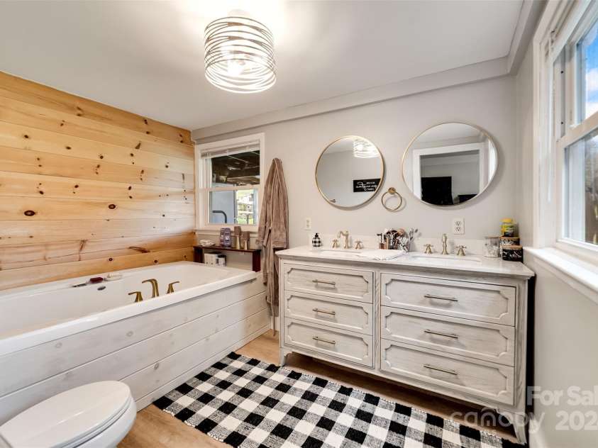 2145 Old Murphy Road, Franklin, NC 28734.  MLS# CAR4192245, YatesRealty ID 684. Primary Bath