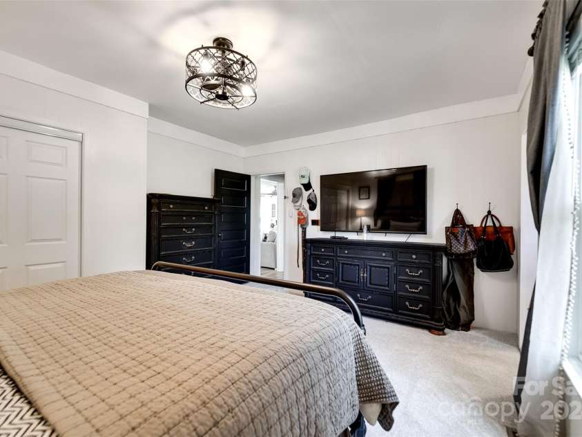 2145 Old Murphy Road, Franklin, NC 28734.  MLS# CAR4192245, YatesRealty ID 684. Primary Bedroom