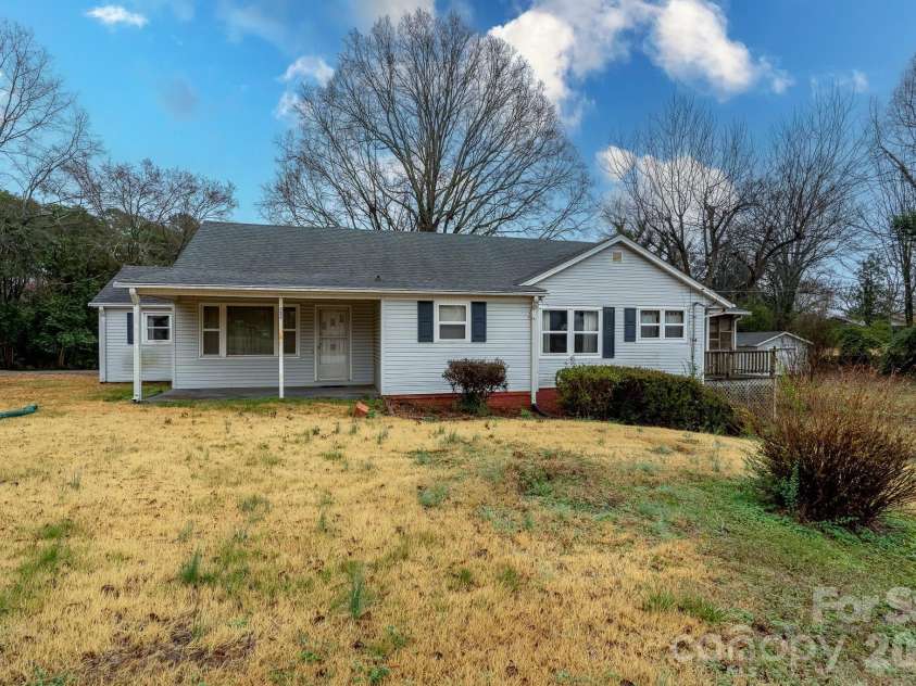 322 4th Street, Oakboro, NC 28129.  MLS# CAR4349811, YatesRealty ID 6840. 