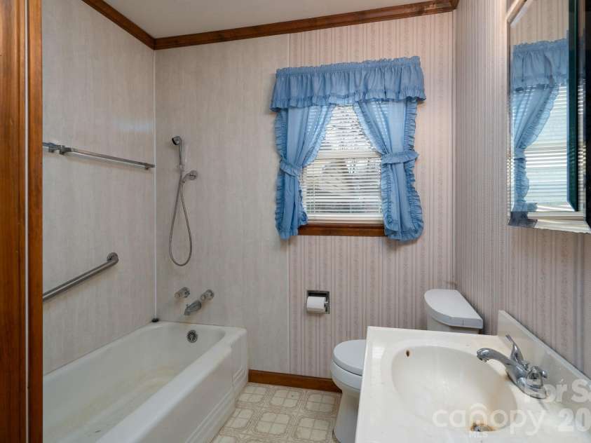 322 4th Street, Oakboro, NC 28129.  MLS# CAR4349811, YatesRealty ID 6840. 