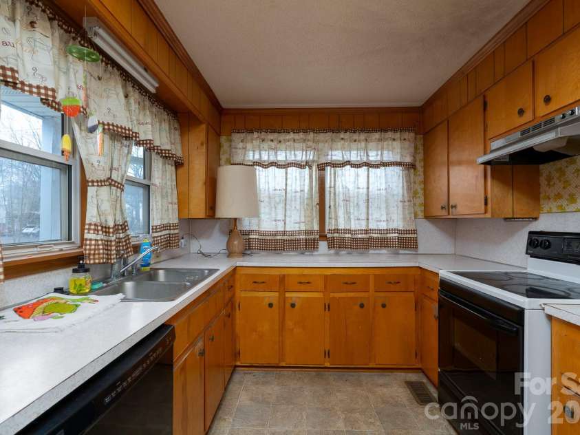 322 4th Street, Oakboro, NC 28129.  MLS# CAR4349811, YatesRealty ID 6840. 