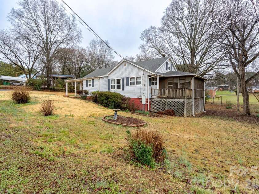 322 4th Street, Oakboro, NC 28129.  MLS# CAR4349811, YatesRealty ID 6840. 