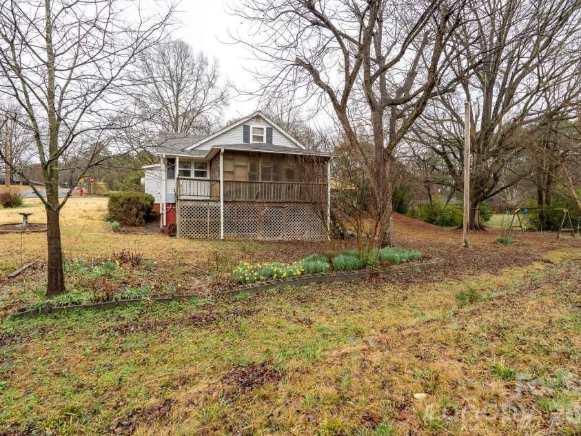 322 4th Street, Oakboro, NC 28129.  MLS# CAR4349811, YatesRealty ID 6840. 