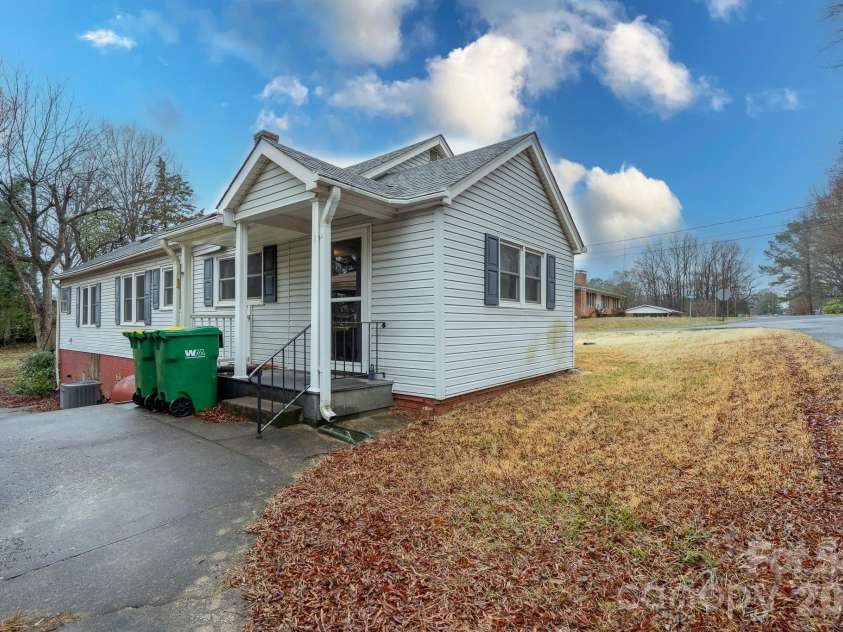 322 4th Street, Oakboro, NC 28129.  MLS# CAR4349811, YatesRealty ID 6840. 