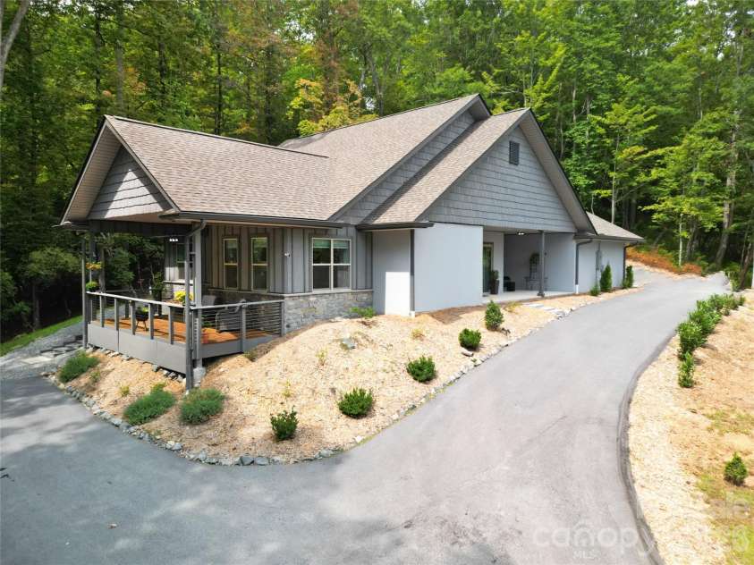 151 Unoga Court, Brevard, NC 28712.  MLS# CAR4279300, YatesRealty ID 6841. 