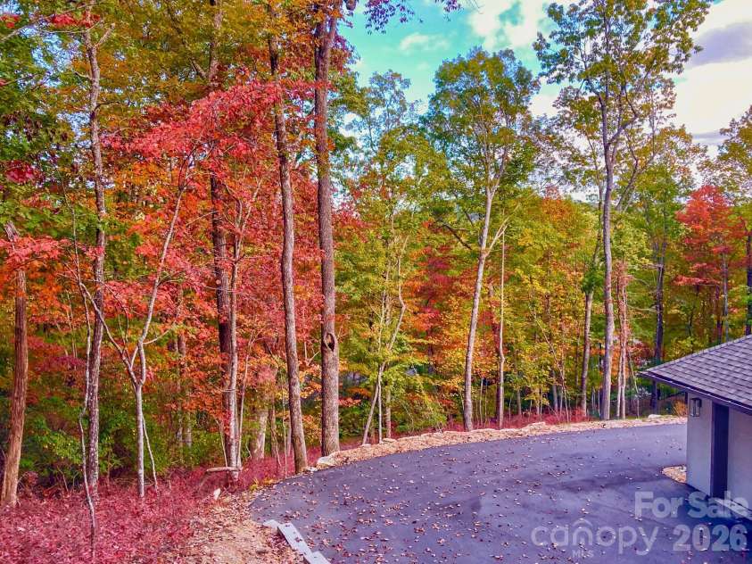 151 Unoga Court, Brevard, NC 28712.  MLS# CAR4279300, YatesRealty ID 6841. Fall View