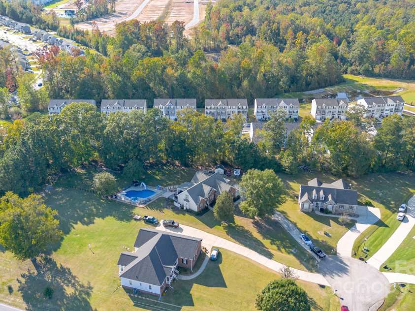 9404 Perimeter Court, Zebulon, NC 27597.  MLS# CAR4191333, YatesRealty ID 6842. Aerial view of the cul-de-sac, highlighting its peaceful ambiance and minimal traffic—ideal for enjoying a serene lifestyle in a friendly neighborhood!