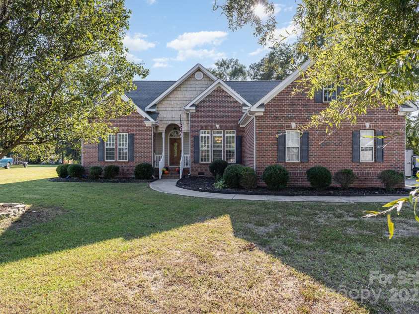 9404 Perimeter Court, Zebulon, NC 27597.  MLS# CAR4191333, YatesRealty ID 6842. Welcome to your new home!