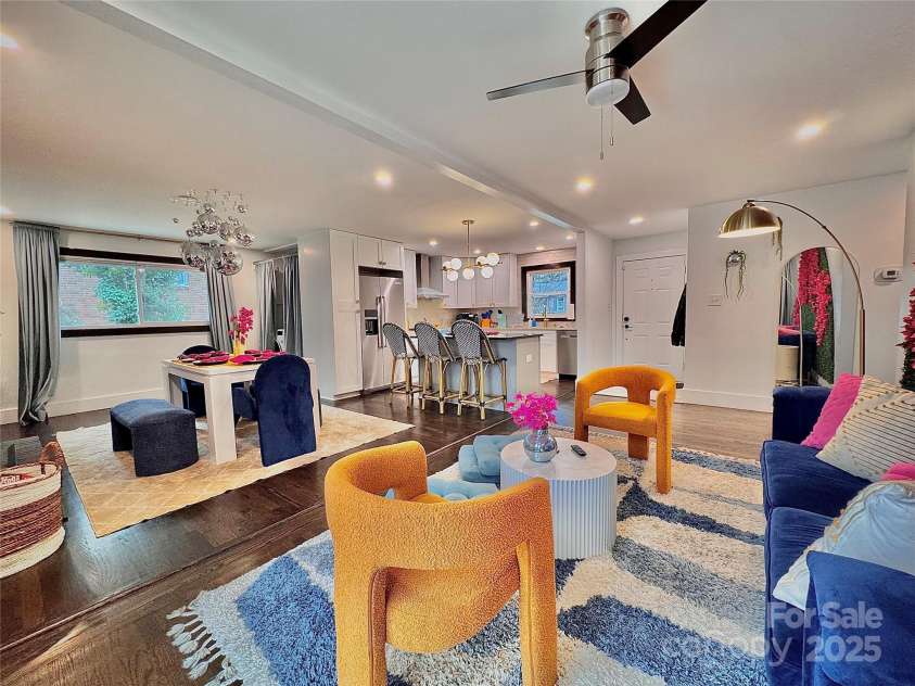 1521 Lanewood Place, Charlotte, NC 28208.  MLS# CAR4326904, YatesRealty ID 6843. Lounge area