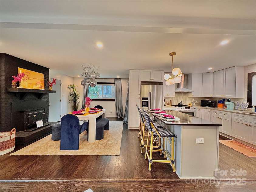 1521 Lanewood Place, Charlotte, NC 28208.  MLS# CAR4326904, YatesRealty ID 6843. Open Kitchen/Living Area