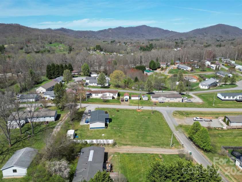 4 Saint Matthews Drive, Candler, NC 28715.  MLS# CAR4241573, YatesRealty ID 6844. 