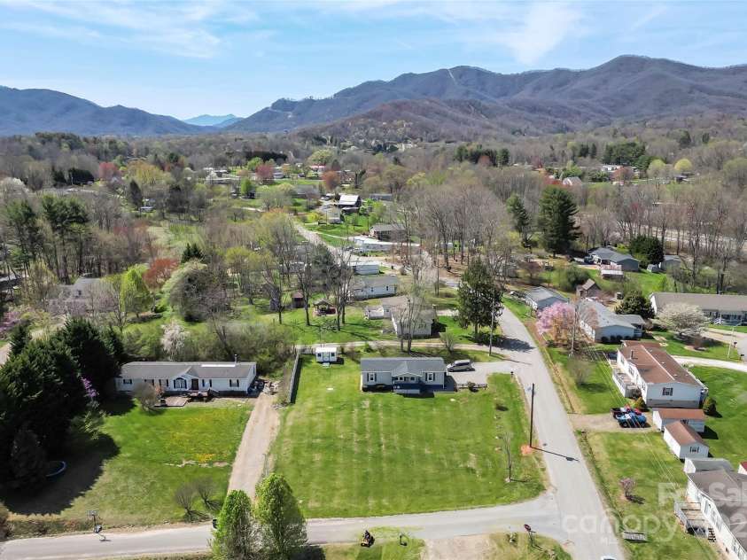 4 Saint Matthews Drive, Candler, NC 28715.  MLS# CAR4241573, YatesRealty ID 6844. 