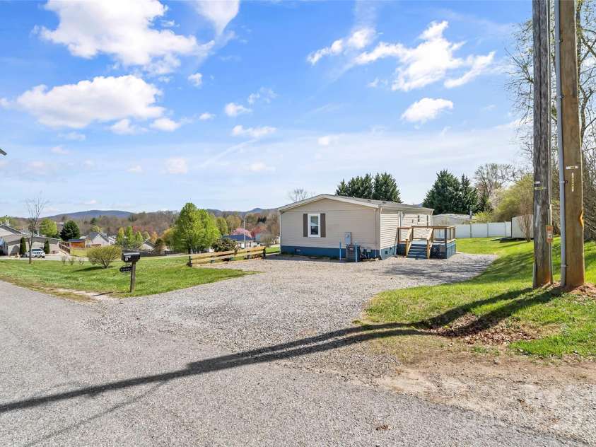 4 Saint Matthews Drive, Candler, NC 28715.  MLS# CAR4241573, YatesRealty ID 6844. Ample parking