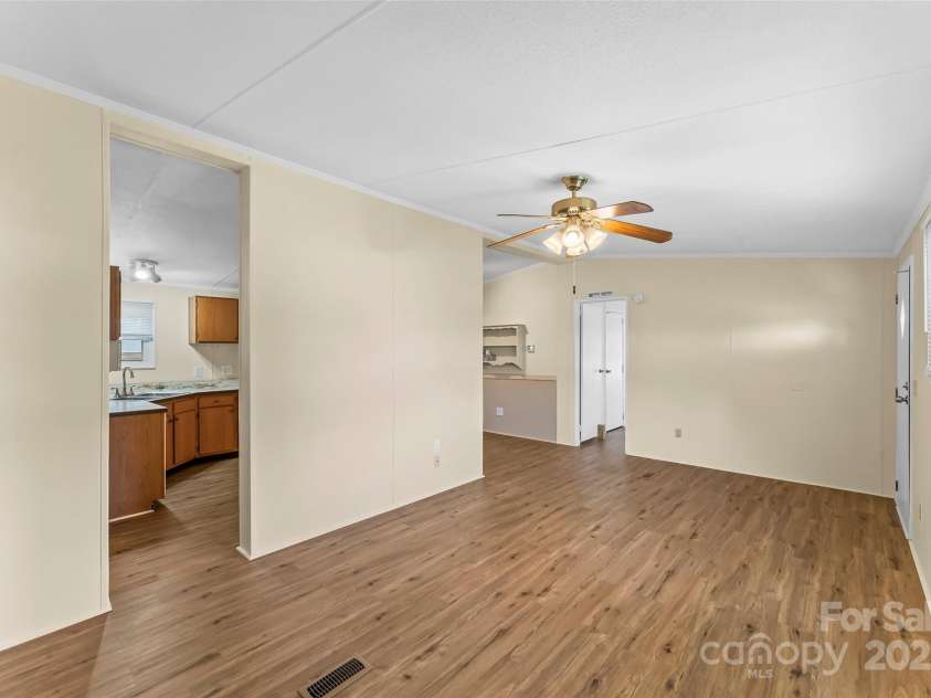 4 Saint Matthews Drive, Candler, NC 28715.  MLS# CAR4241573, YatesRealty ID 6844. Living Room