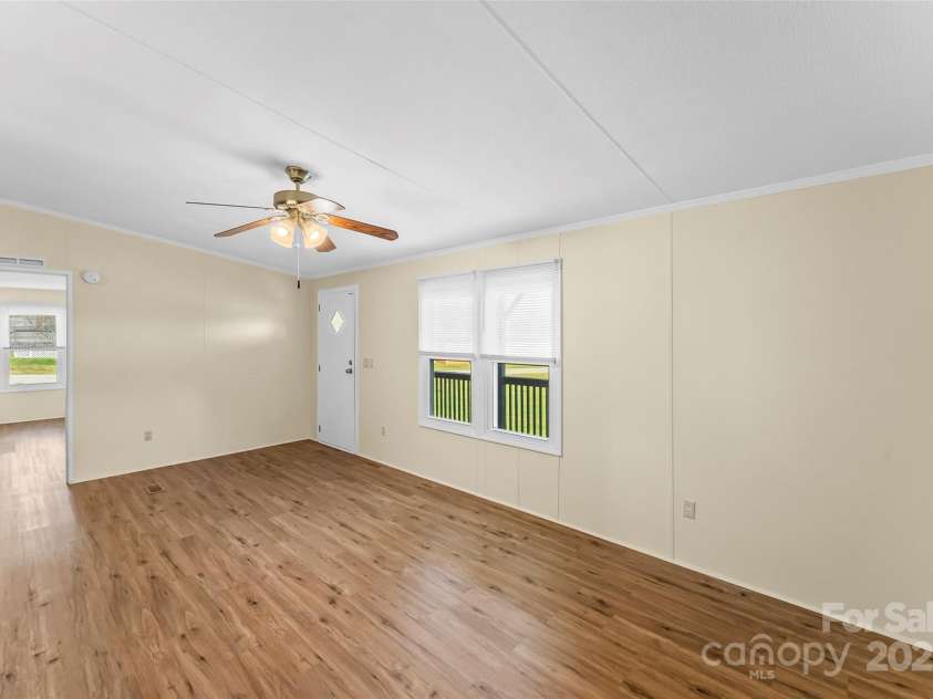 4 Saint Matthews Drive, Candler, NC 28715.  MLS# CAR4241573, YatesRealty ID 6844. Living Room