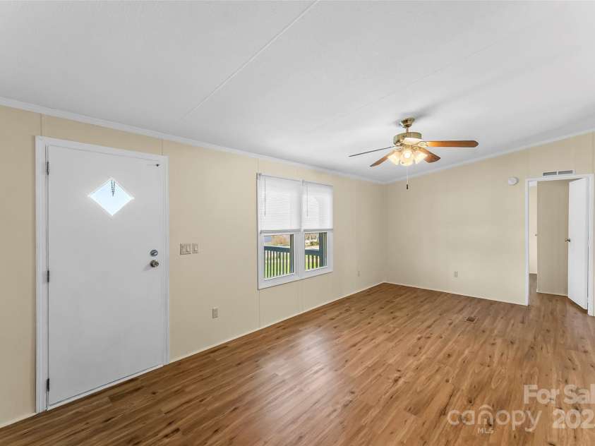 4 Saint Matthews Drive, Candler, NC 28715.  MLS# CAR4241573, YatesRealty ID 6844. Living Room