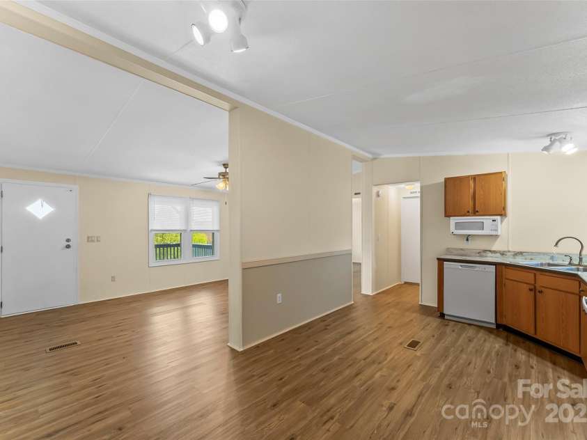 4 Saint Matthews Drive, Candler, NC 28715.  MLS# CAR4241573, YatesRealty ID 6844. Open Kitchen with dining area