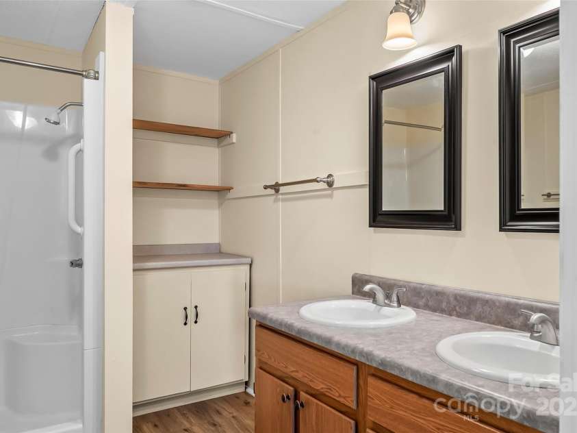 4 Saint Matthews Drive, Candler, NC 28715.  MLS# CAR4241573, YatesRealty ID 6844. Primary Bathroom