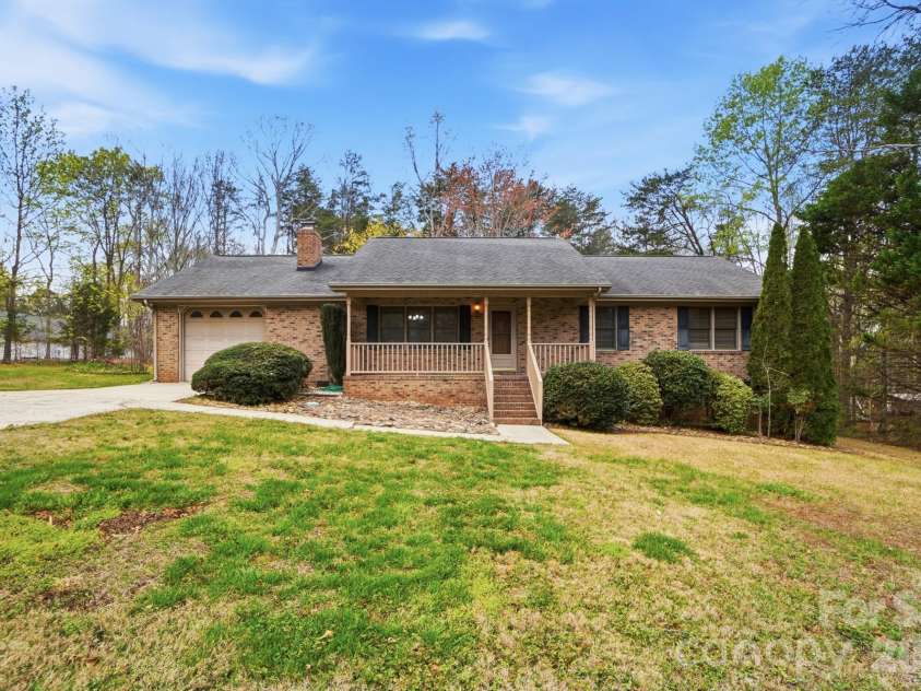 914 Spring Lake Drive, Iron Station, NC 28080.  MLS# CAR4357974, YatesRealty ID 6844. 