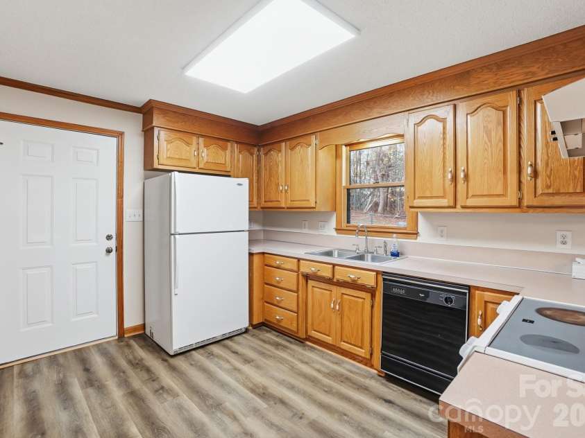 914 Spring Lake Drive, Iron Station, NC 28080.  MLS# CAR4357974, YatesRealty ID 6844. 