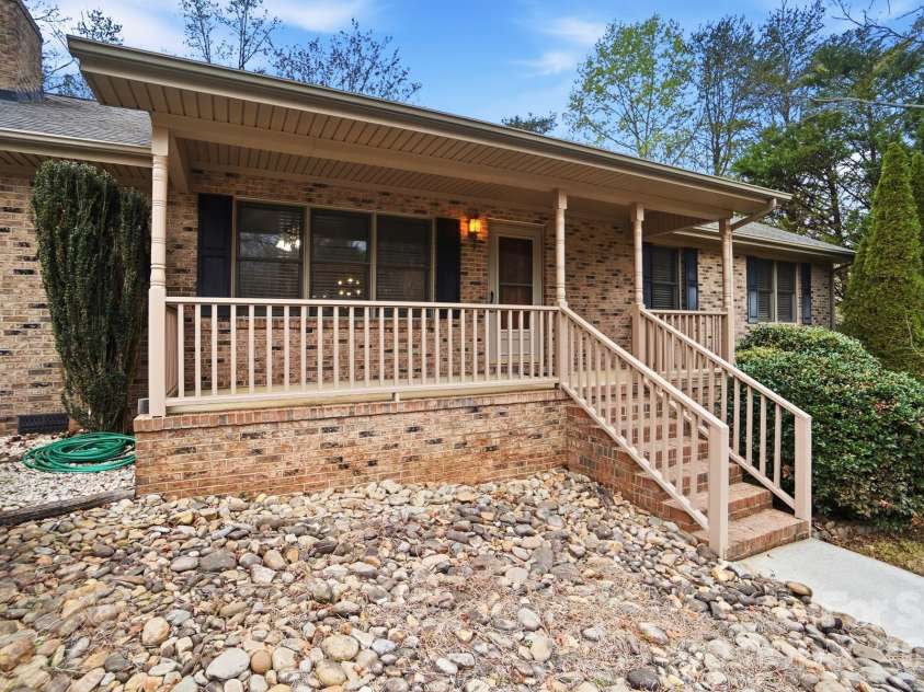 914 Spring Lake Drive, Iron Station, NC 28080.  MLS# CAR4357974, YatesRealty ID 6844. 