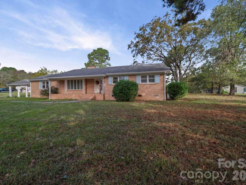 5221 Gilboa Road, Marshville, NC 28103.  MLS# CAR4313335, YatesRealty ID 6845. 