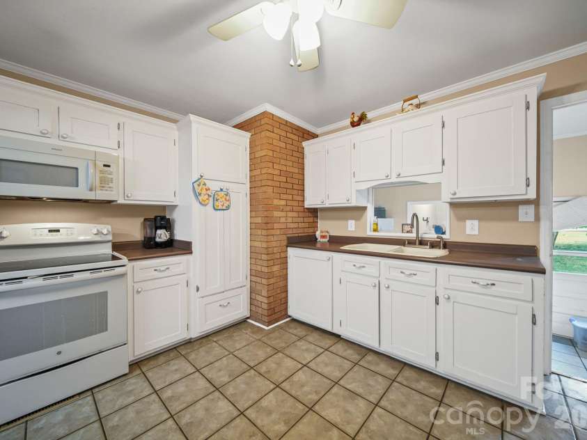 5221 Gilboa Road, Marshville, NC 28103.  MLS# CAR4313335, YatesRealty ID 6845. 