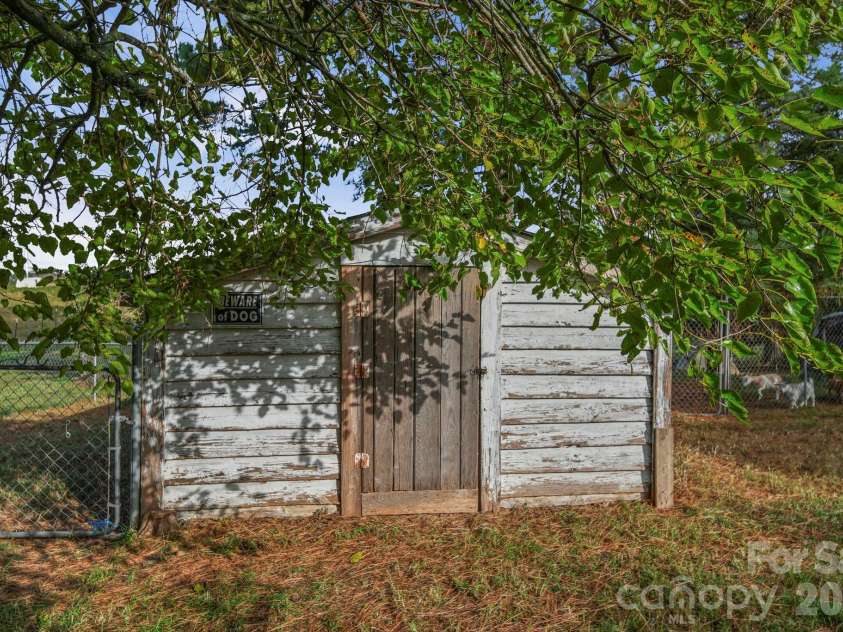 5221 Gilboa Road, Marshville, NC 28103.  MLS# CAR4313335, YatesRealty ID 6845. 
