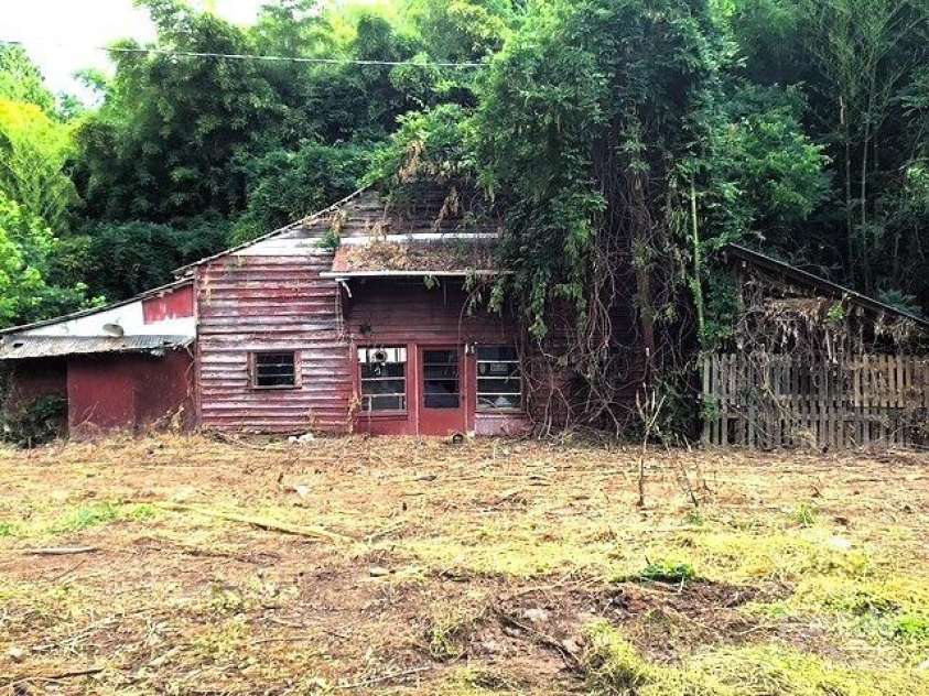 6000 Main Street, Salisbury, NC 28147.  MLS# CAR4248591, YatesRealty ID 6845. ACTUAL - BARN WAS CONVERTED YEARS AGO TO CREATE AN ENTERTAINMENT AREA. IT HAS AN OLD KITCHEN, BATHROOM, AND STEPS GOING UP TO THE LOFT. IT HAS BEEN USED FOR STORAGE FOR A LONG TIME