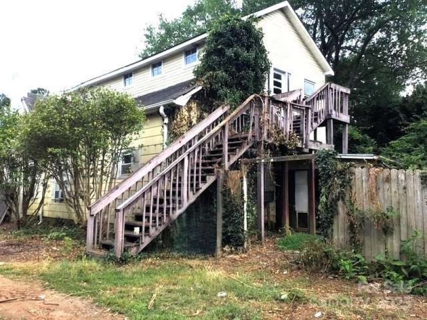 6000 Main Street, Salisbury, NC 28147.  MLS# CAR4248591, YatesRealty ID 6845. ACTUAL - STEPS LEADS UP THE BONUS ROOM. BELOW IS THE BACK SUNROOM. THE SUNROOM NEEDS A BIT OF WORK BUT COULD ALSO SIMPLY BE REMOVED AND ADD A NICE PATIO.